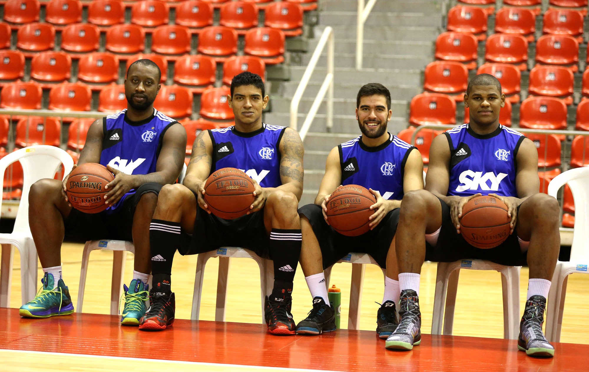 Bola Penalty Basquete Shoot Mirim Juvenil / Feminina em Promoção na  Americanas