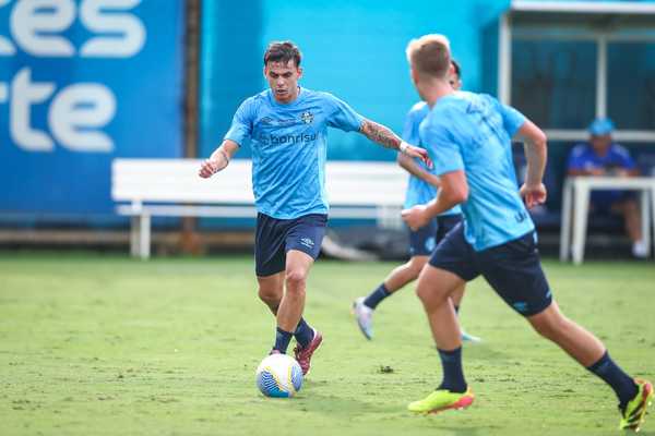Grêmio viaja com reforços e retornos de Carballo e Diego Costa para jogos fora.