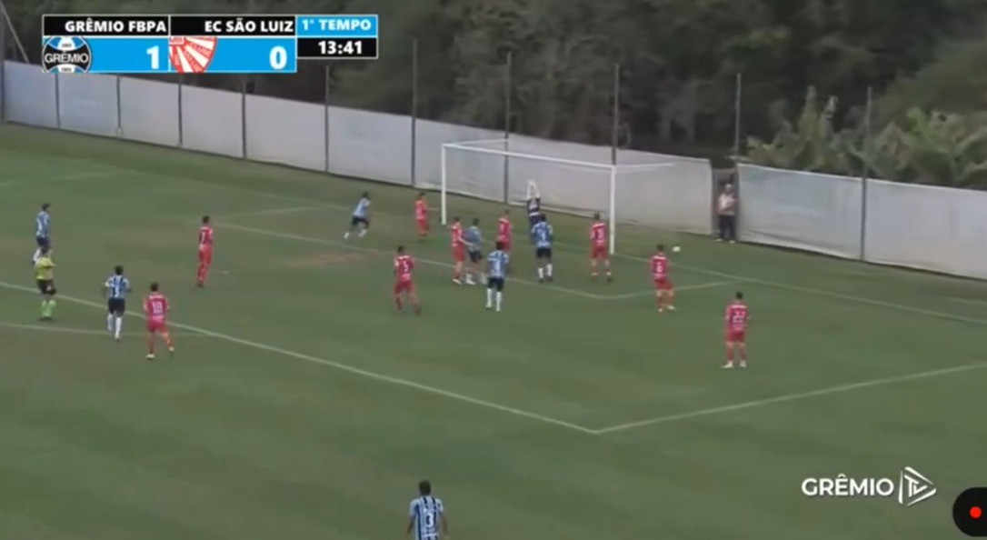 Grêmio faz gol bizarro em cobrança de lateral no Gauchão sub-20; veja o vídeo