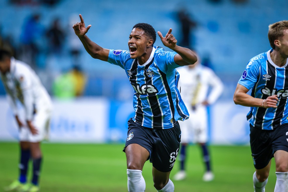 Riquelme marcou o primeiro gol pelo Grêmio — Foto: Lucas Uebel / Grêmio FBPA