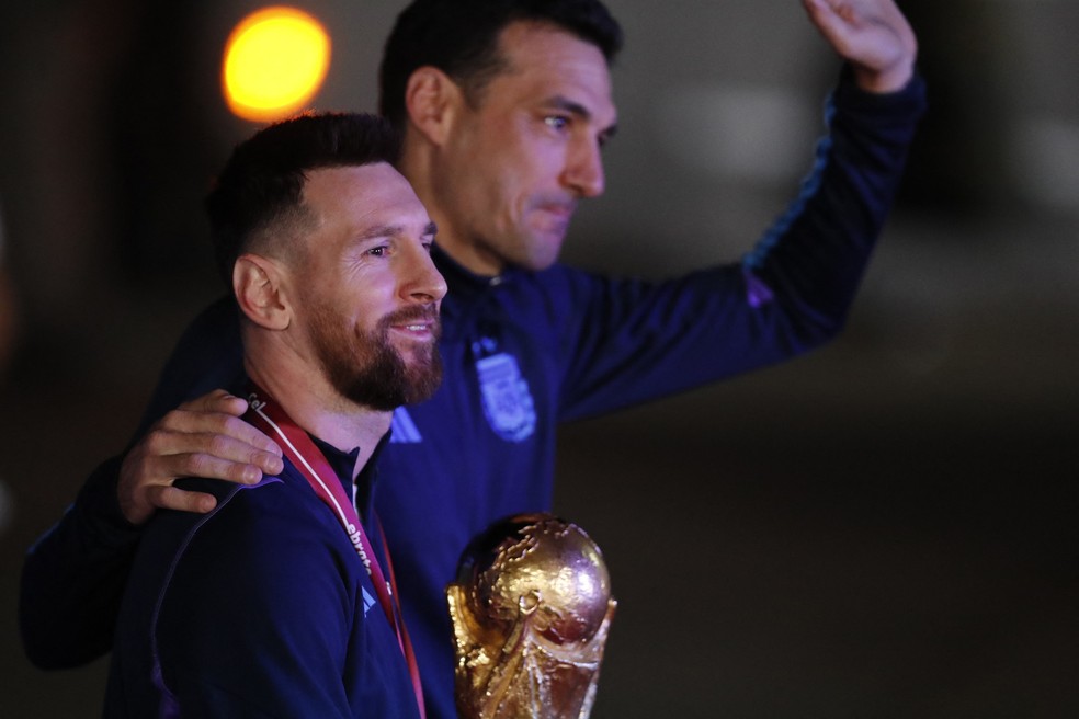 Messi na Argentina com Scaloni no desembarque