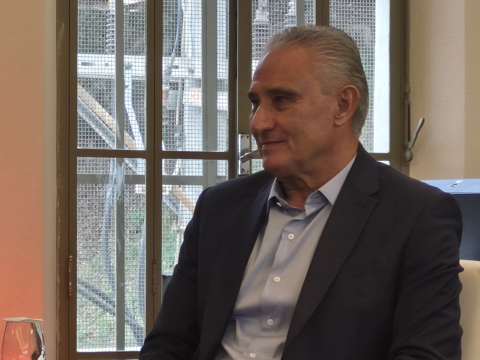 Tite sorri em evento de reencontro Corinthians x Boca Juniors, no Pacaembu — Foto: José Edgar de Matos