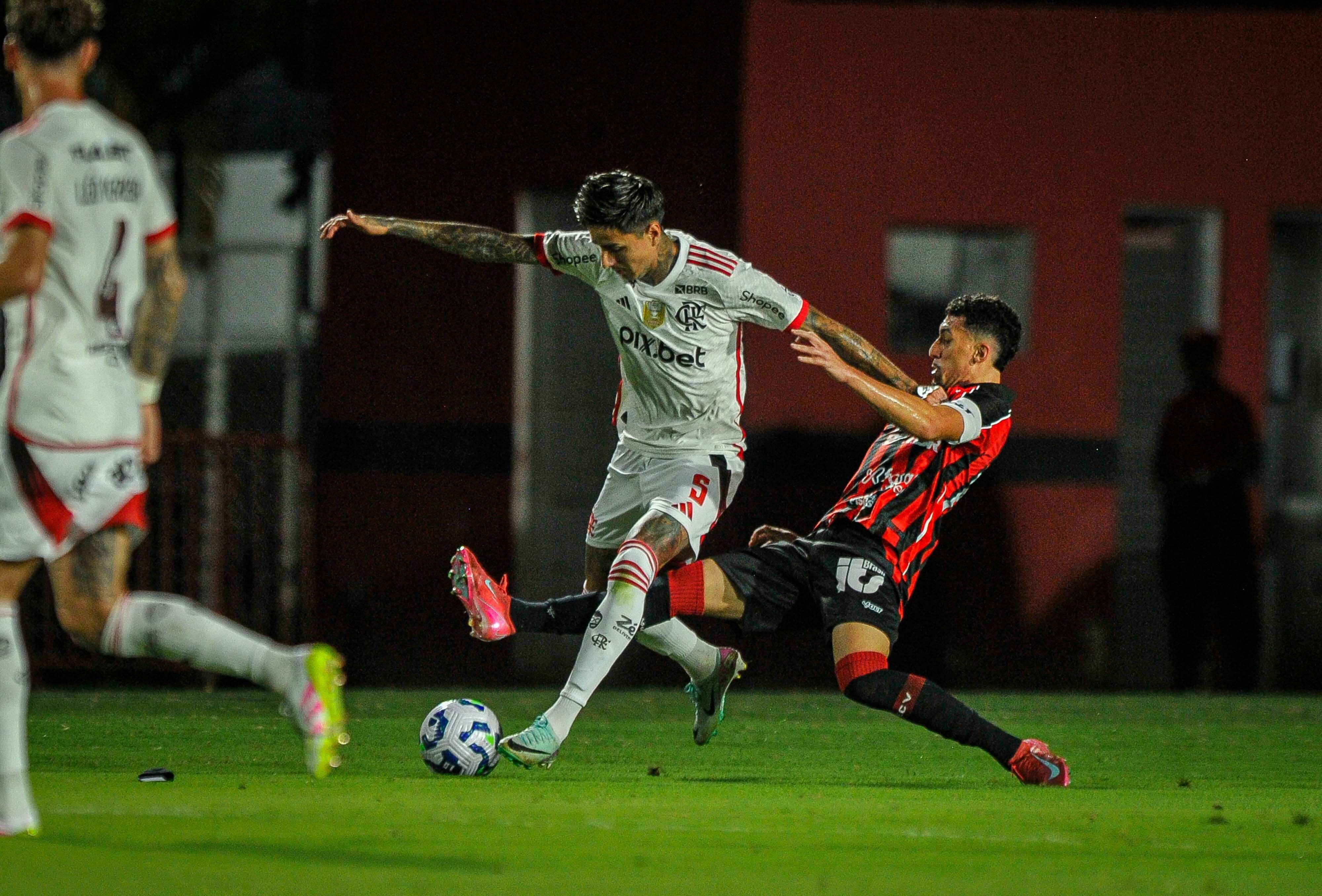 VITÓRIA TRANQUILA? Flamengo domina Vitória em partida com estratégias mal executadas no Barradão.