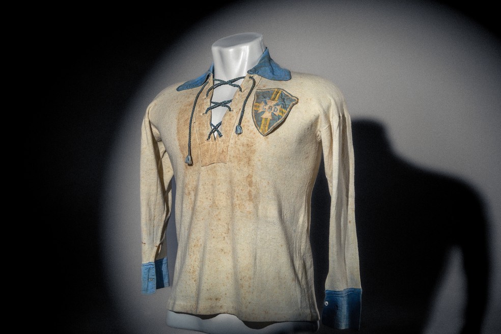 Camisa da seleção brasileira de 1919/22 — Foto: Diro Blasco