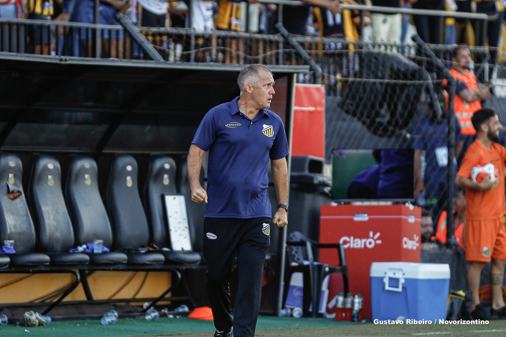 Eduardo Baptista, técnico do Novorizontino, no jogo contra o Palmeiras — Foto: Gustavo Ribeiro/Novorizontino