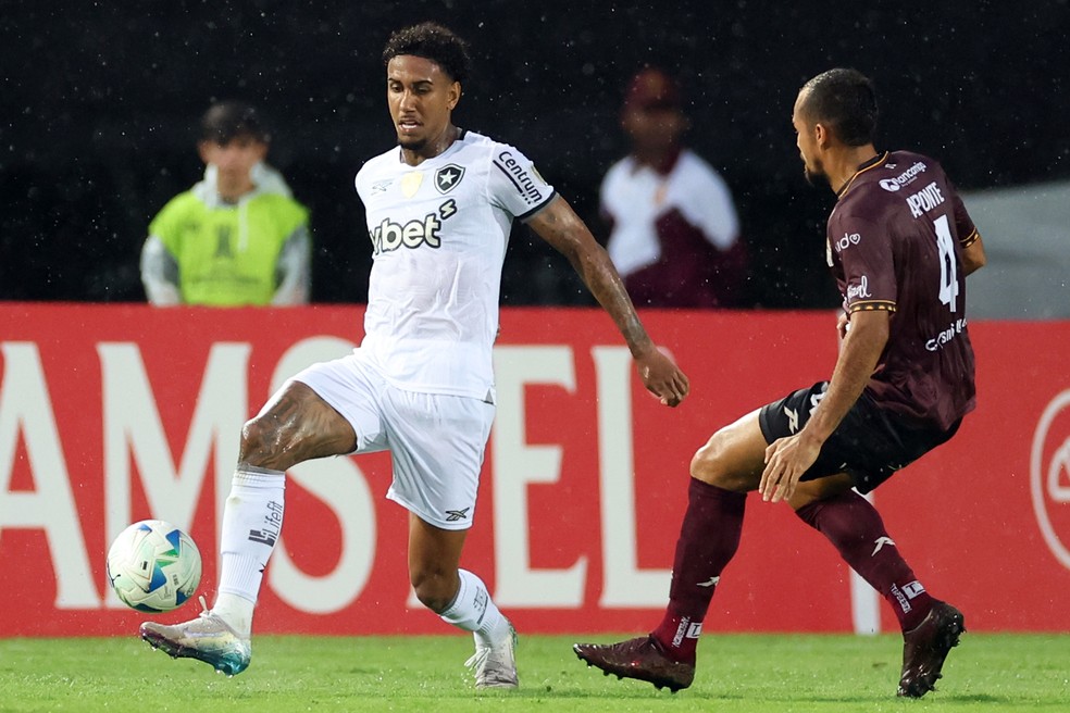 Rwan Cruz, do Botafogo, na partida contra o Carabobo, pela Libertadores — Foto: Vítor Silva/Botafogo