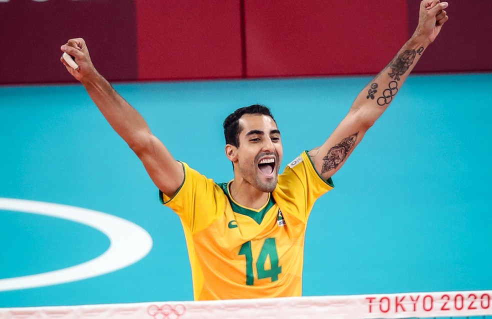 Douglas Souza anuncia aposentadoria da seleção brasileira de vôlei:  relembre a carreira do atleta - Folha PE
