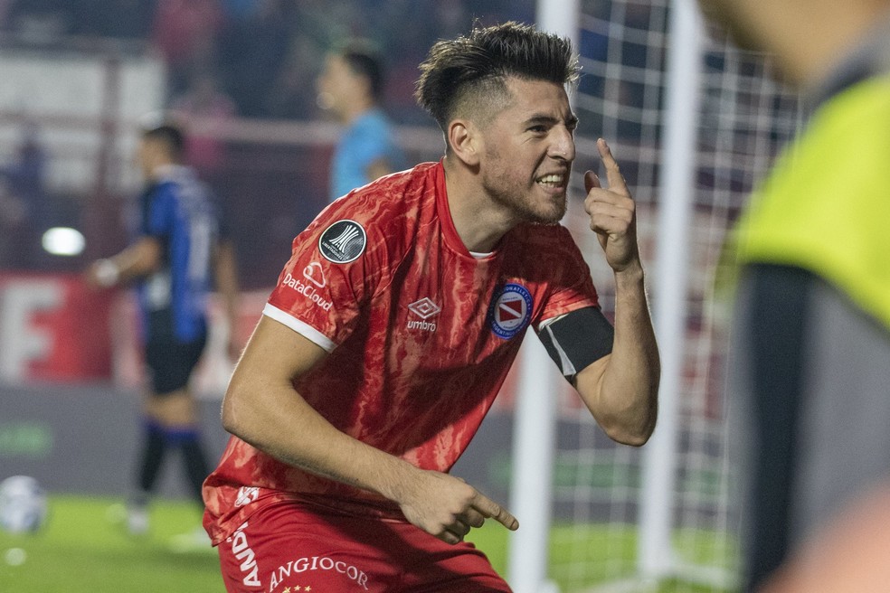 ELE FICA! Cruzeiro decide futuro de Lucas Villalba para temporada 2025