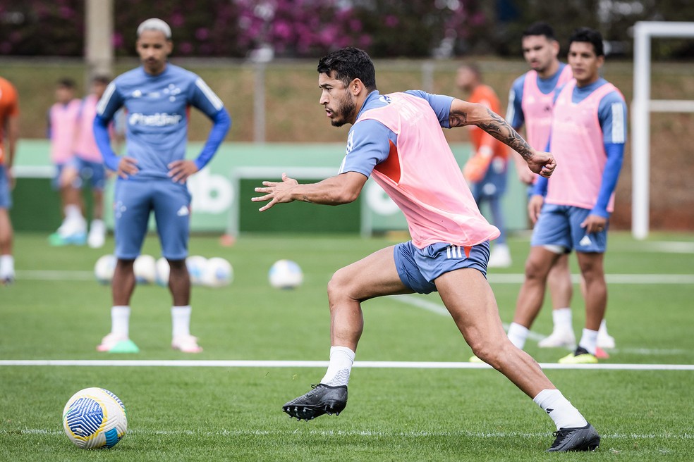 William em ação durante treino do Cruzeiro — Foto: Gustavo Aleixo/Cruzeiro