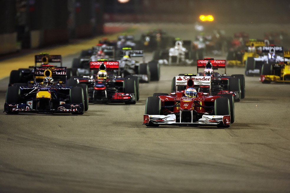F1 Grand Prix 2010 全セット Dez anos atrás, Alonso ganhou para valer em Singapura após segurar