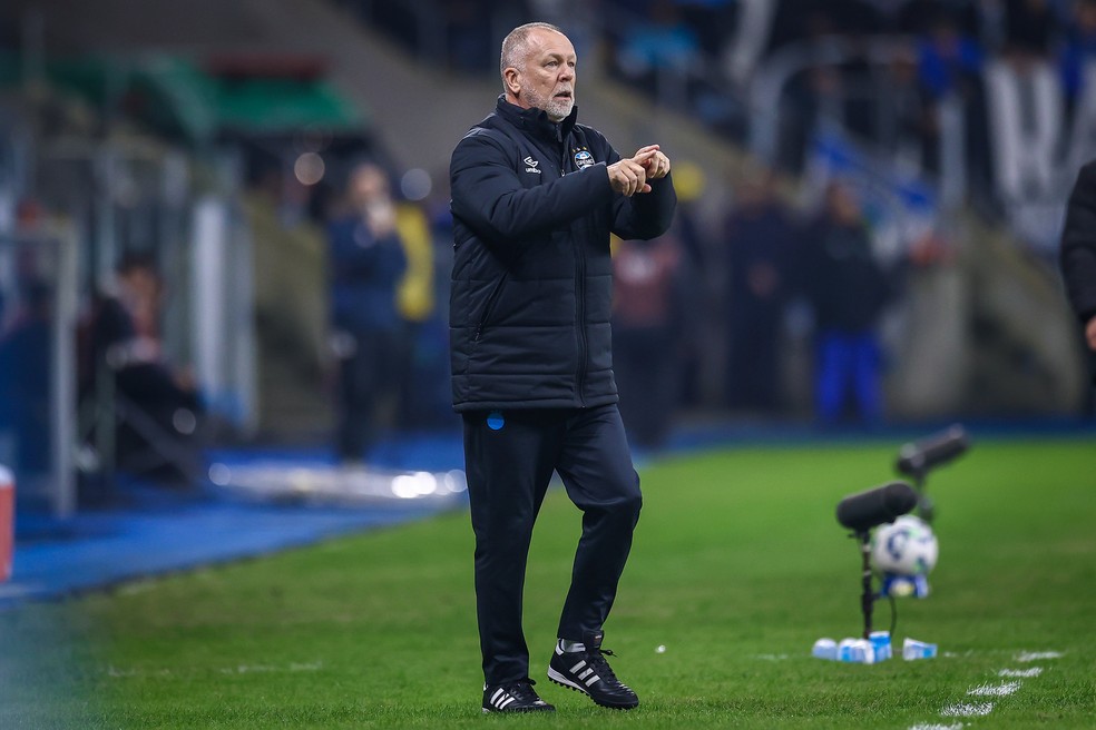 Mano Menezes confia na melhora após a pausa no calendário — Foto: Lucas Uebel / Grêmio FBPA
