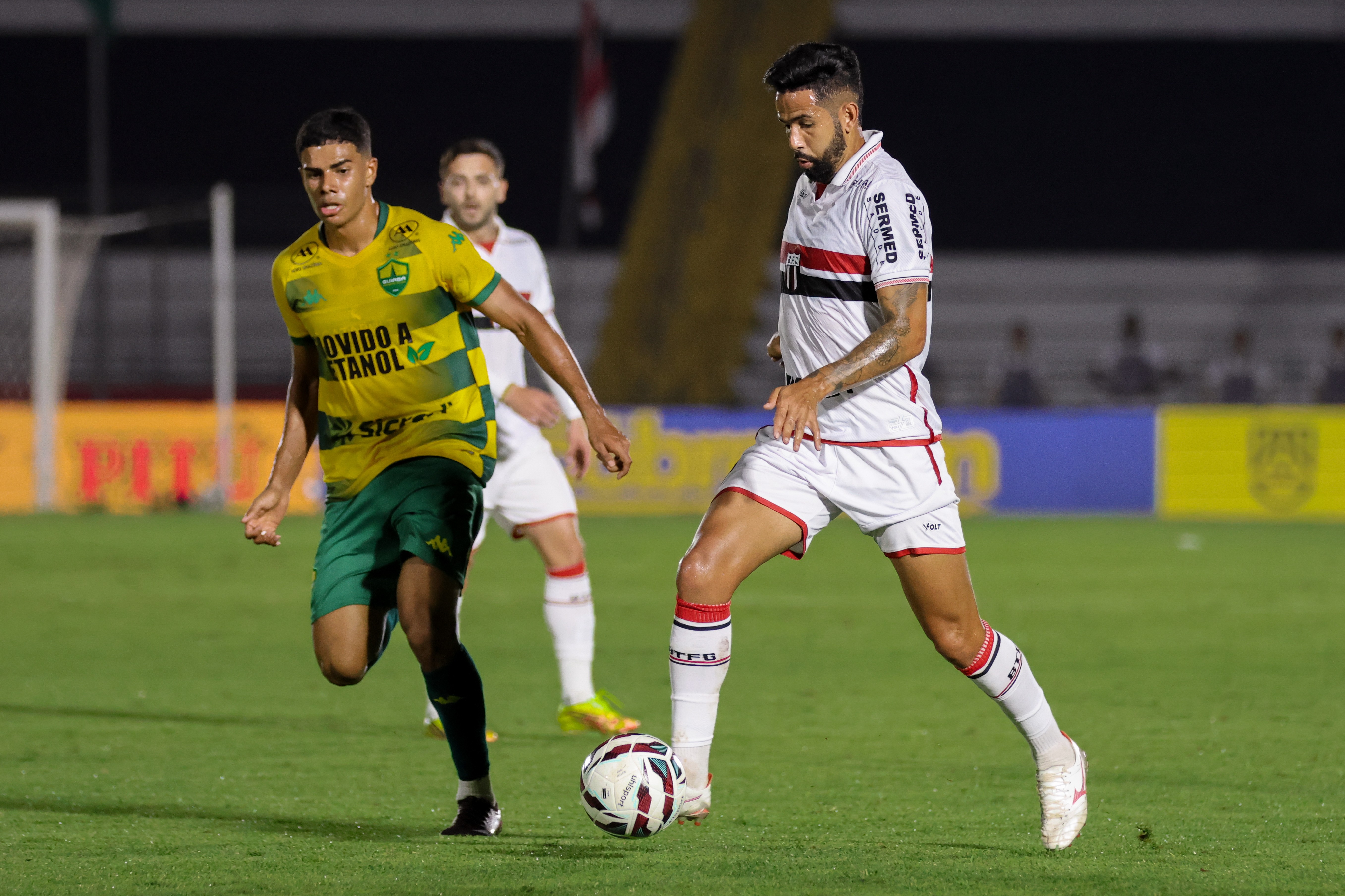 Lateral de volta a estreia de reforço: Botafogo-SP tem novas opções na Série B