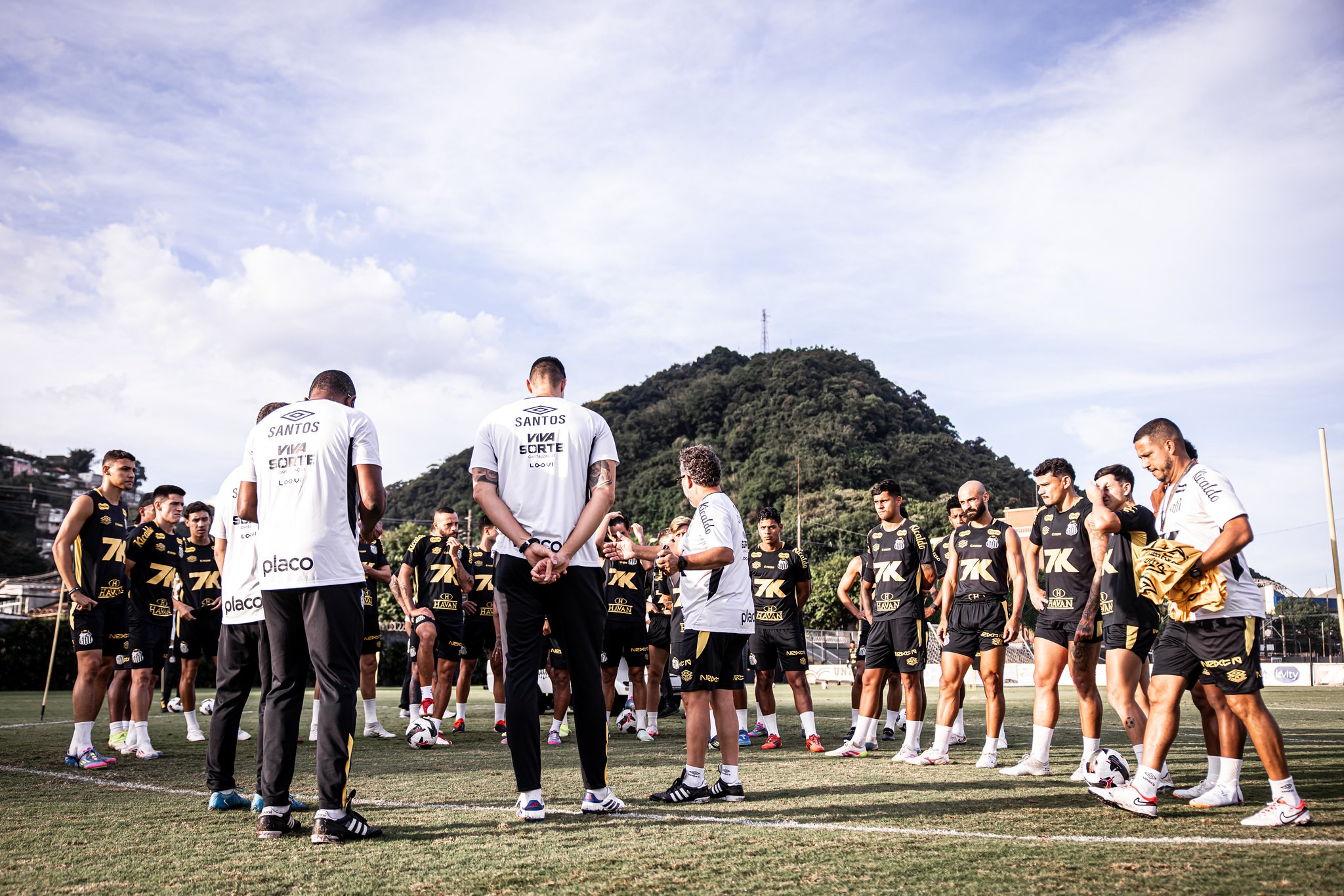 Santos se reapresenta à espera de reforços, com saídas e tentando recuperar atletas em má fase