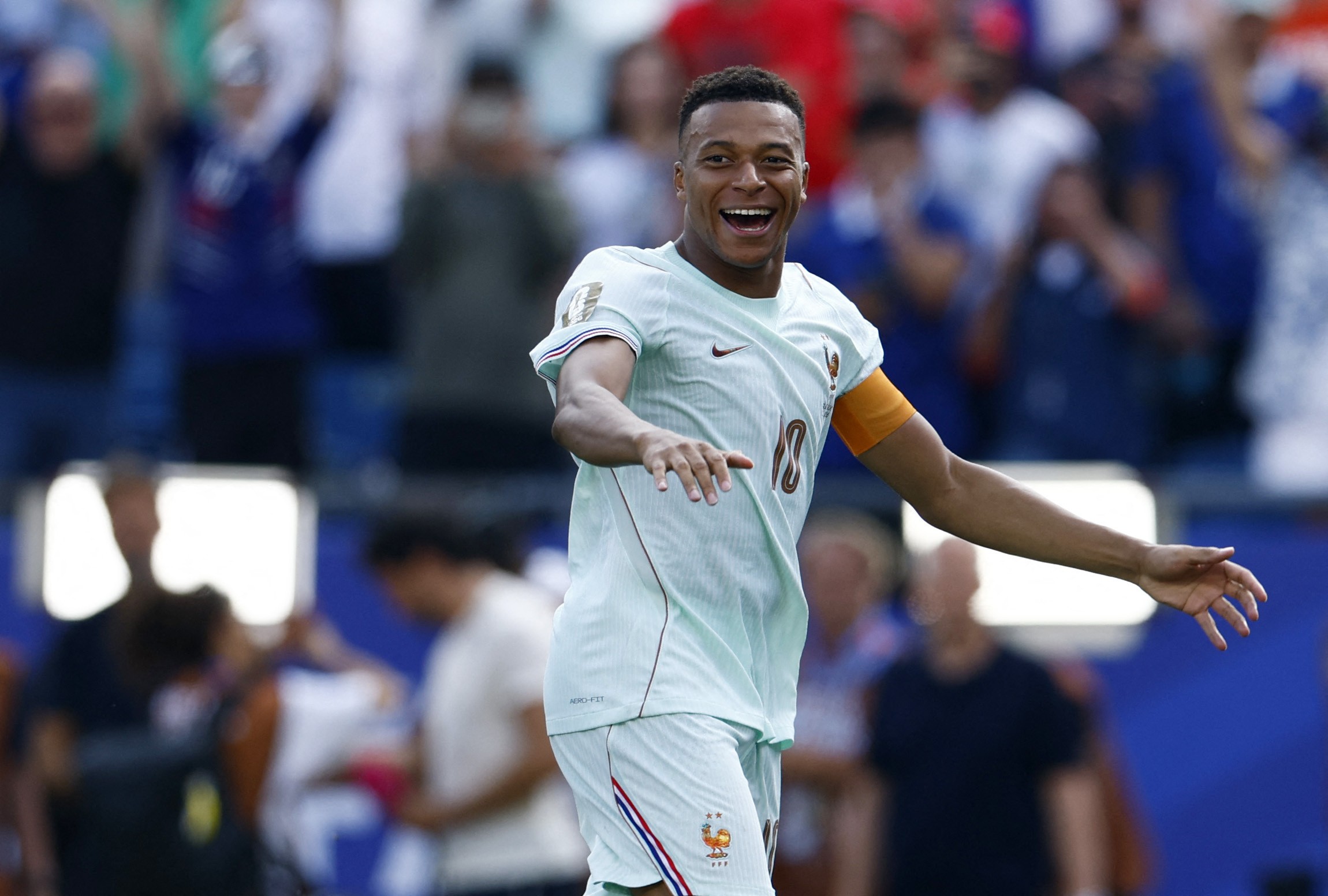 Mbappé diz que se desconcentrou em pênalti e mira título: "Equipes fortes são as que vencem"