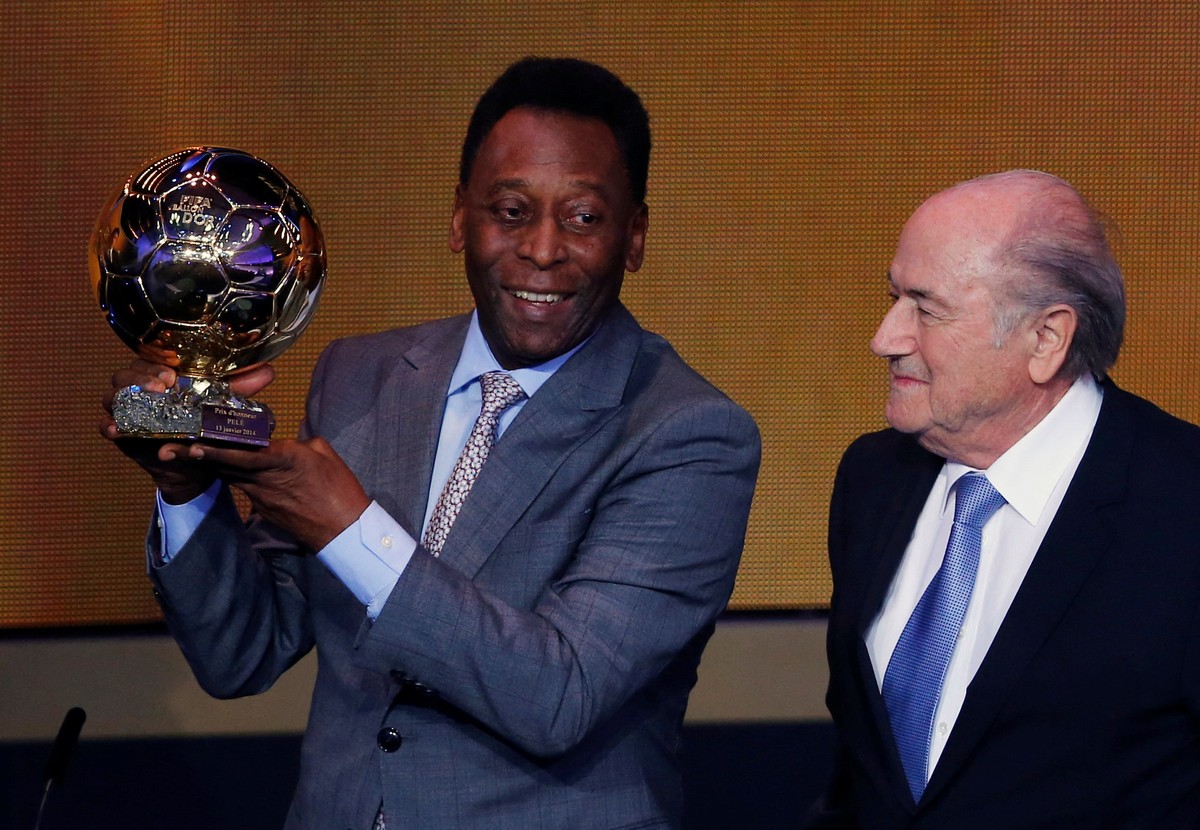 Diferentes, mas nem tanto: o histórico da Bola de Ouro e prêmio da Fifa