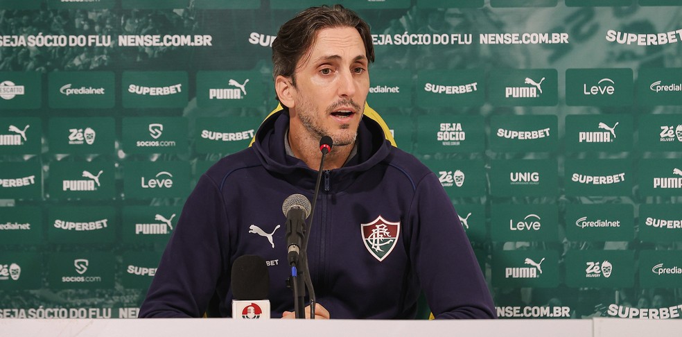 Zubeldía critica arbitragem e reconhece atuação ruim do Fluminense