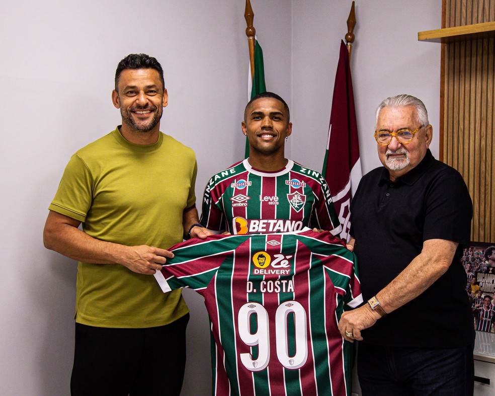 Fred, Douglas Costas e Paulo Angioni — Foto: Marcelo Gonçalves/FFC