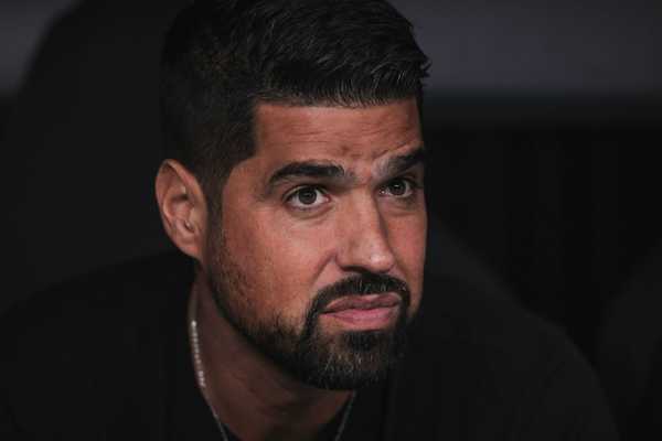 Pressão no dérbi: Antônio enfrenta Palmeiras sob risco de demissão no Corinthians.