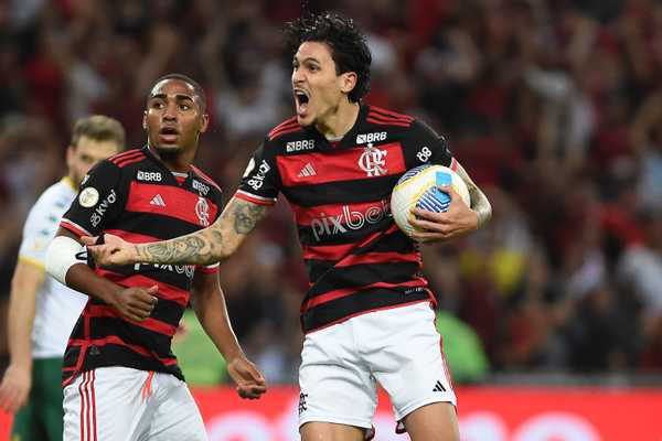 Flamengo mantém liderança do Brasileirão com campanha impecável no Maracanã