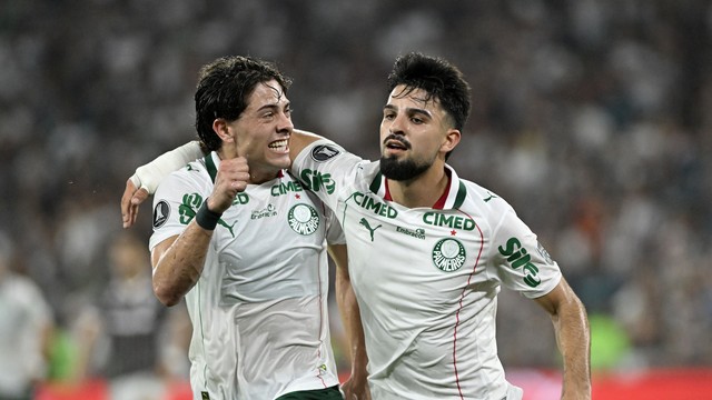 Flaco López e Giay comemoram gol do Palmeiras contra o Fluminense
