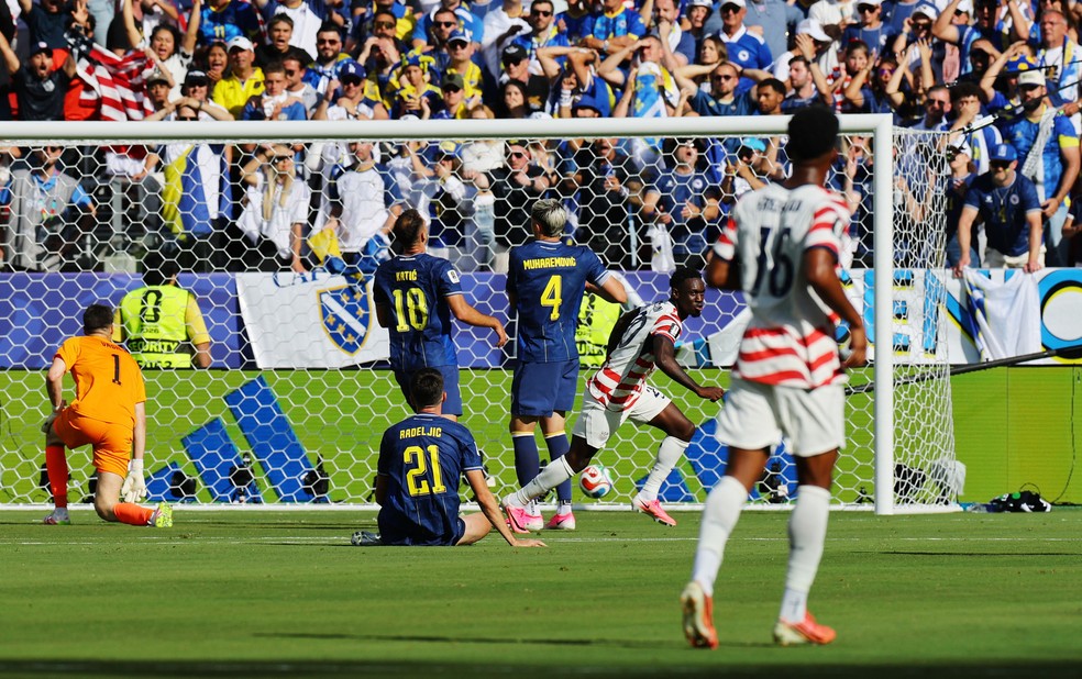 Balogun marca para os EUA contra a Bósnia