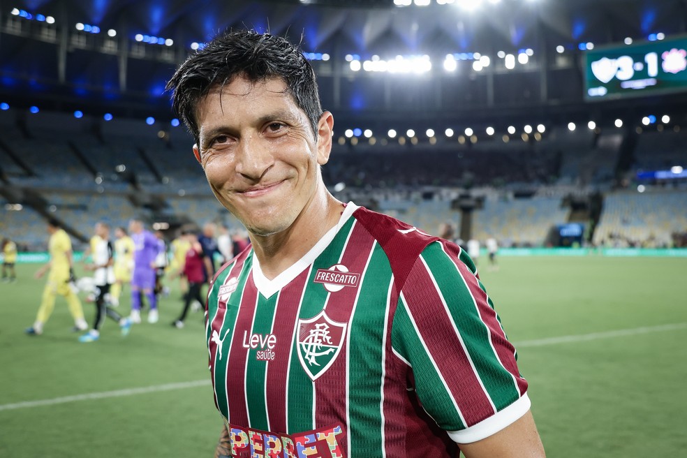 Germán Cano retorna ao Maracanã e é ovacionado pela torcida tricolor