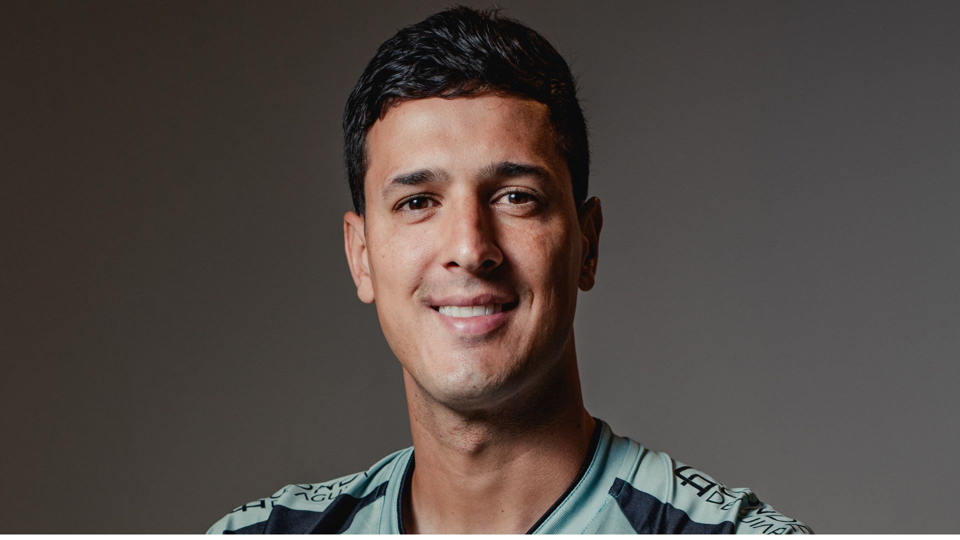 Athletic anuncia saída do goleiro Jhonatan para clube de Portugal