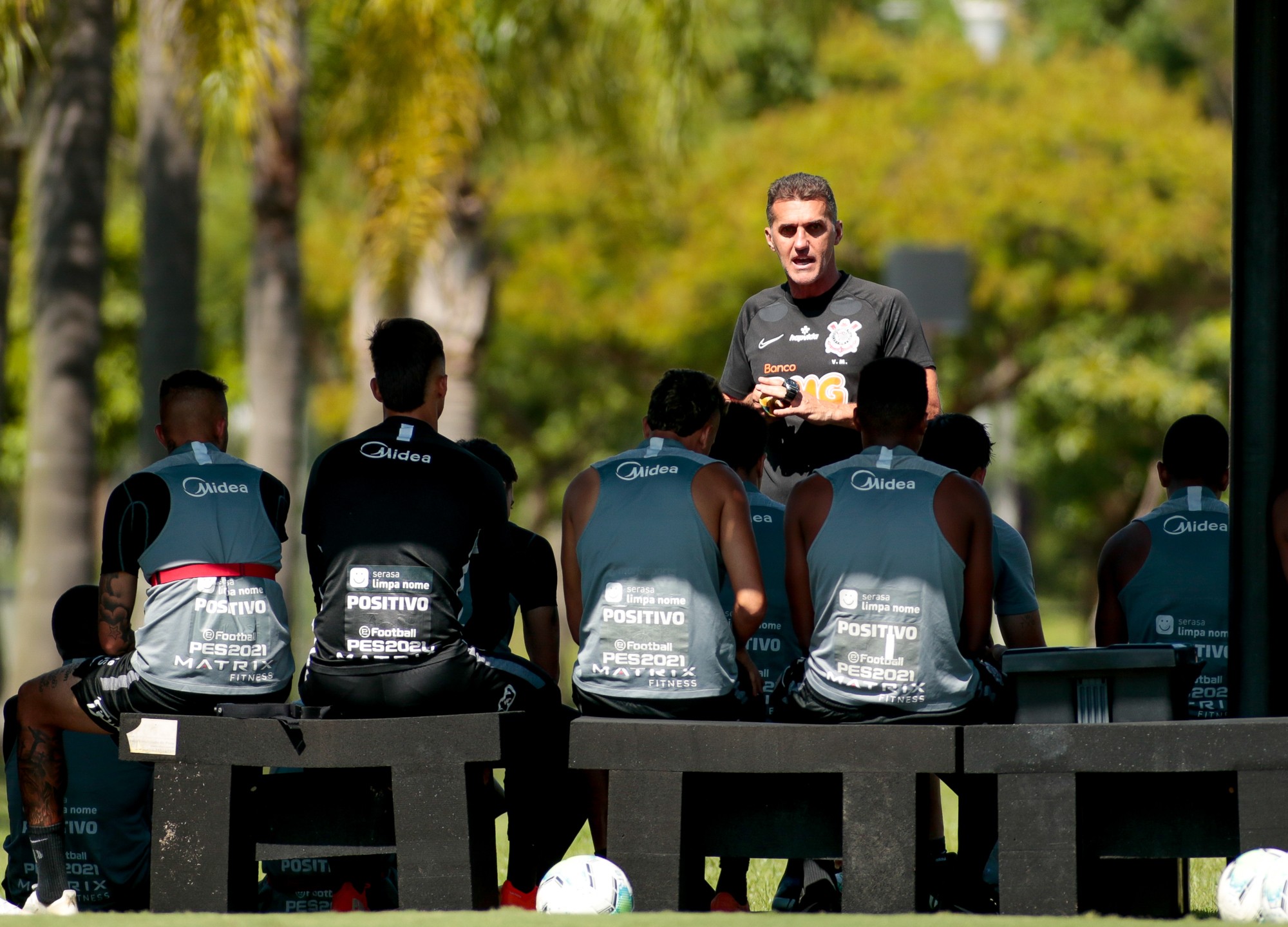 Com clássico remarcado para o dia 17, Corinthians faz treino no CT e já ...