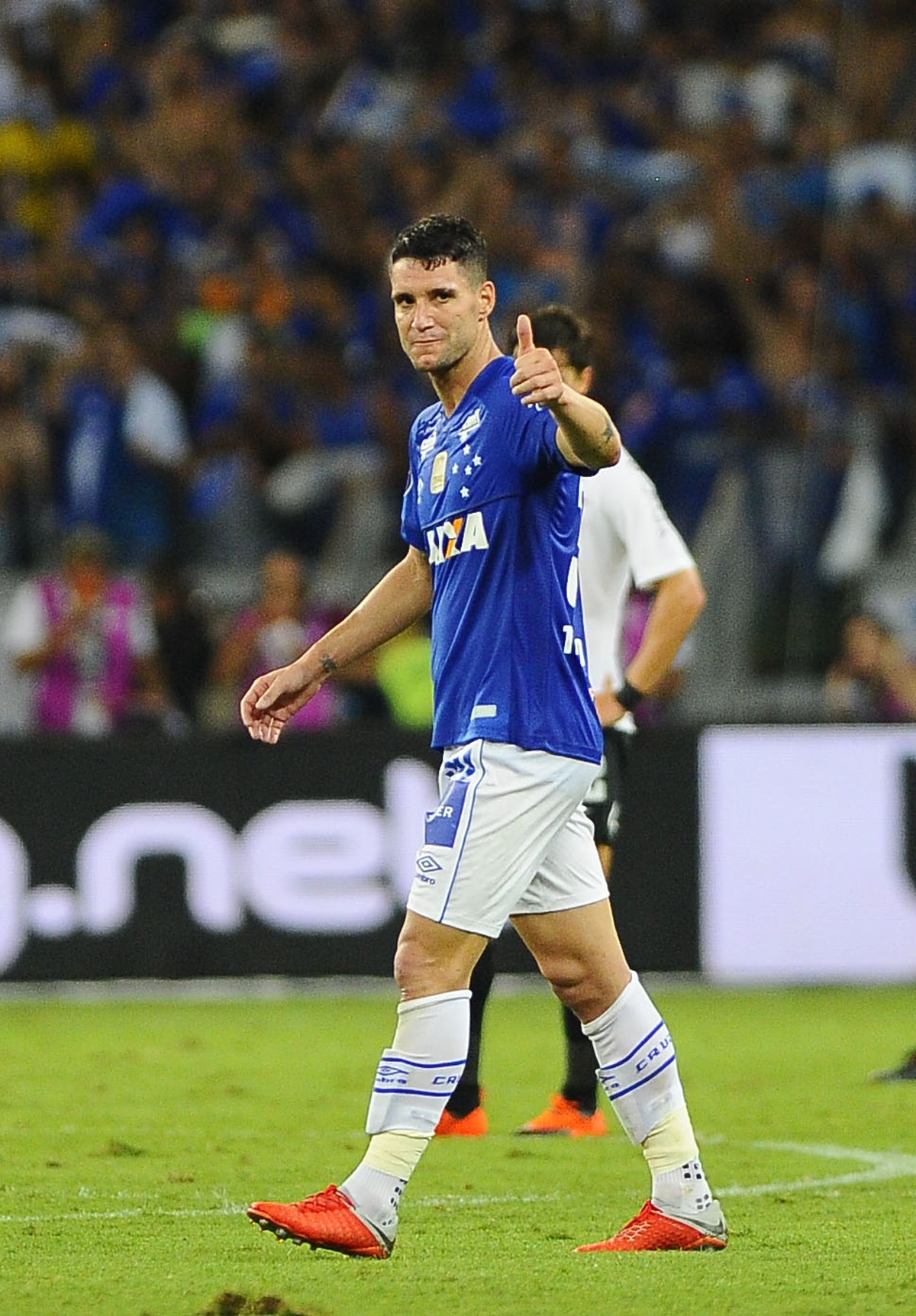 Cruzeiro marca reunião com agente de Thiago Neves; Corinthians de olho no meia