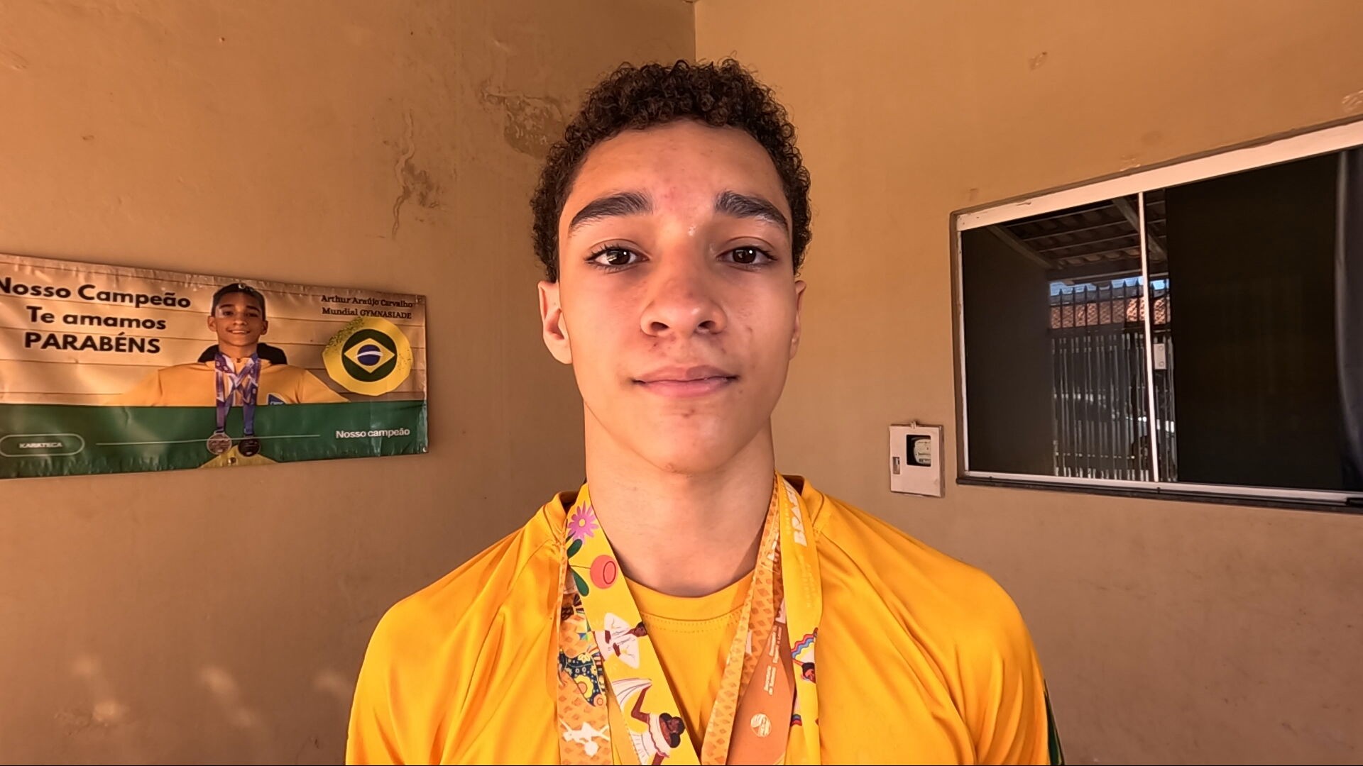 Sem patrocínio e treinando em casa, carateca do DF conquista vaga para o Mundial