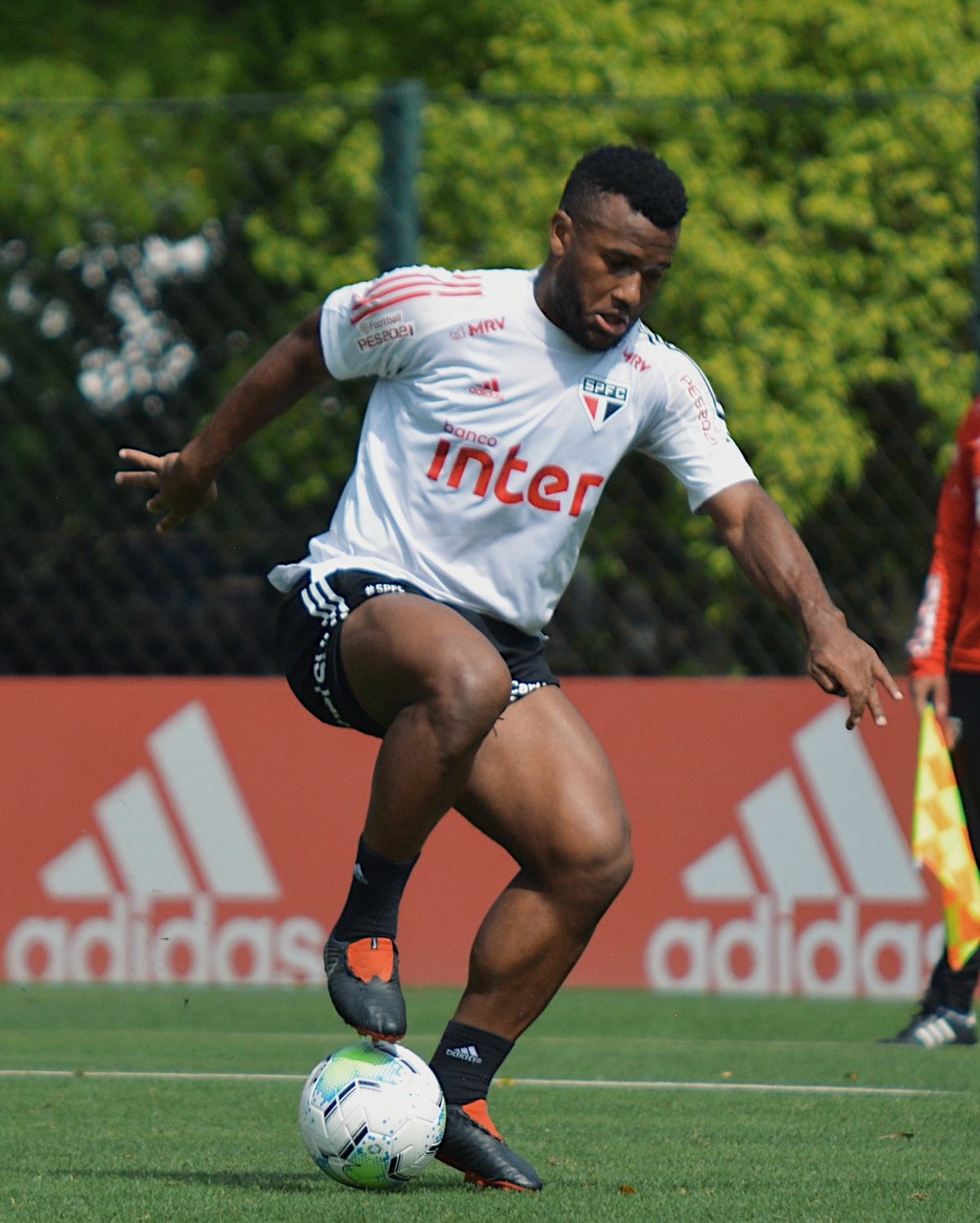 Luan, do São Paulo, vive expectativa de ser titular contra rival que ...