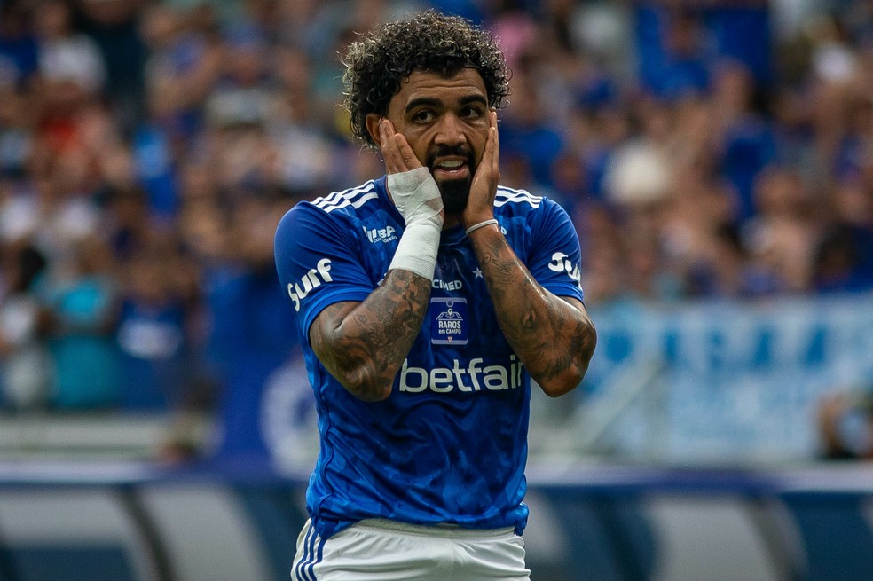 Gabigol é expulso no clássico Cruzeiro x Atlético-MG — Foto: Fernando Moreno/AGIF