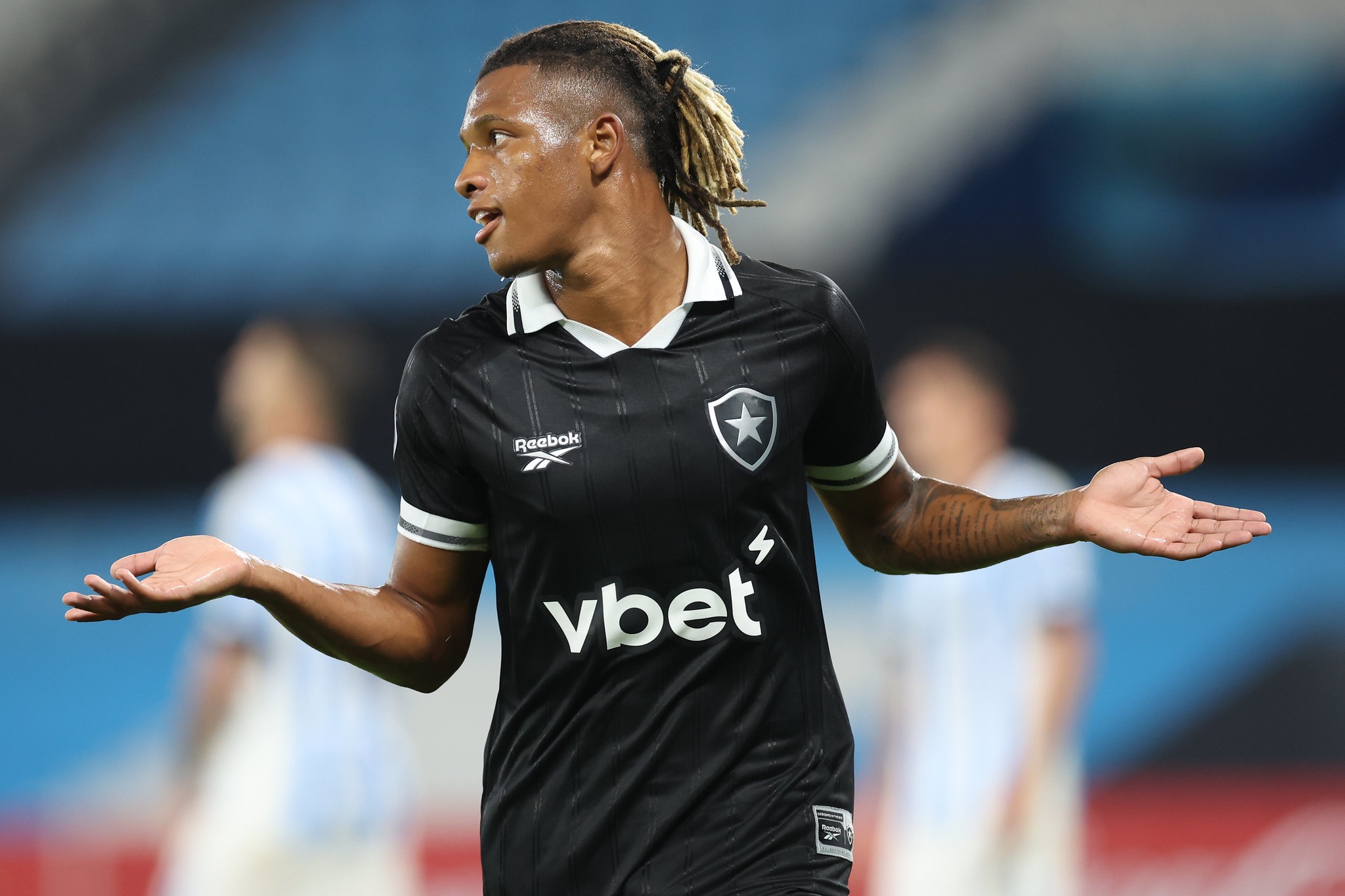 Análise: Botafogo aproveita ligações diretas, e novo brilho de Danilo garante vitória sobre o Racing | Ge