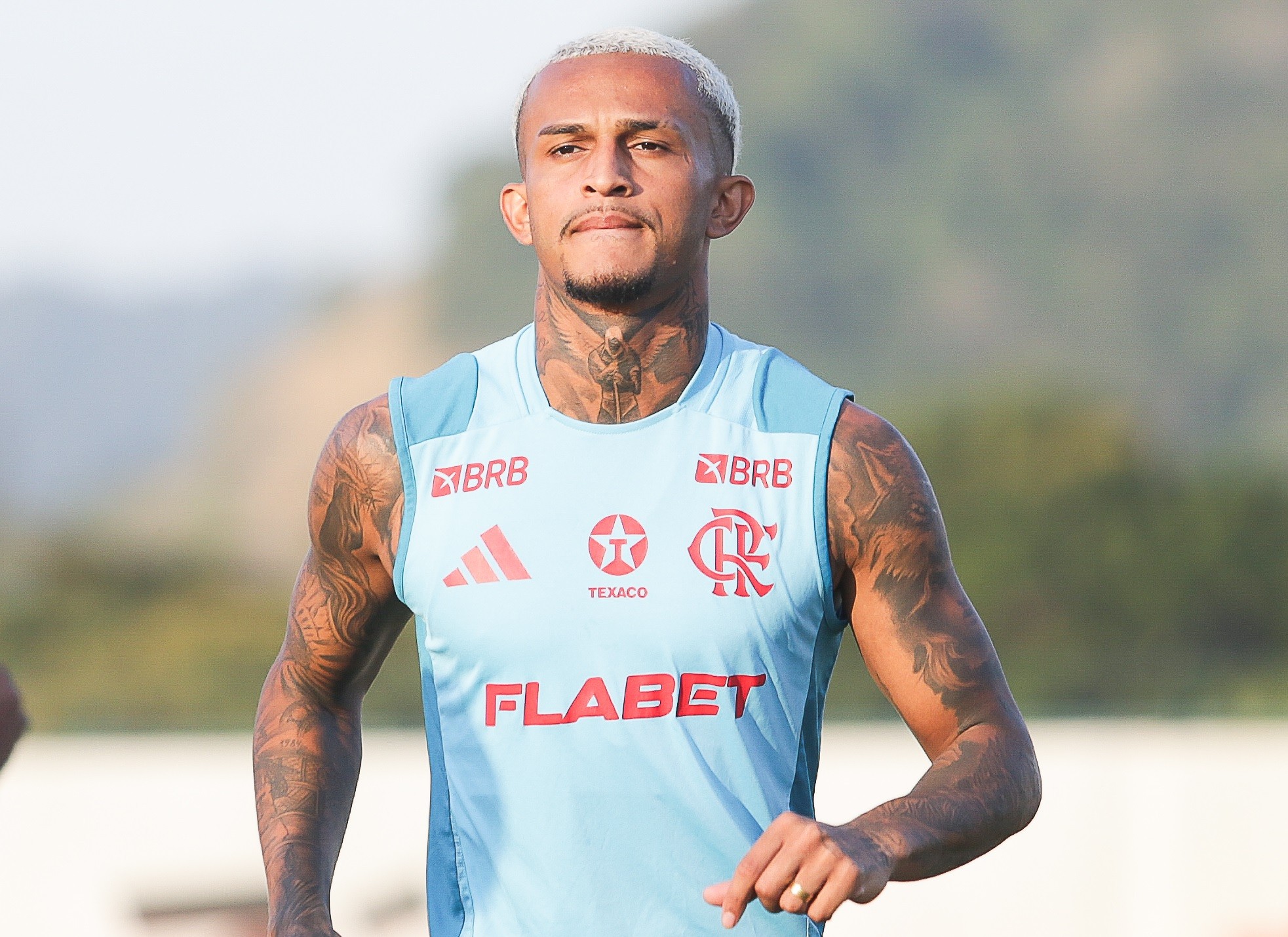 Flamengo negocia com Roma por Wesley e intensifica busca por lateral-direito