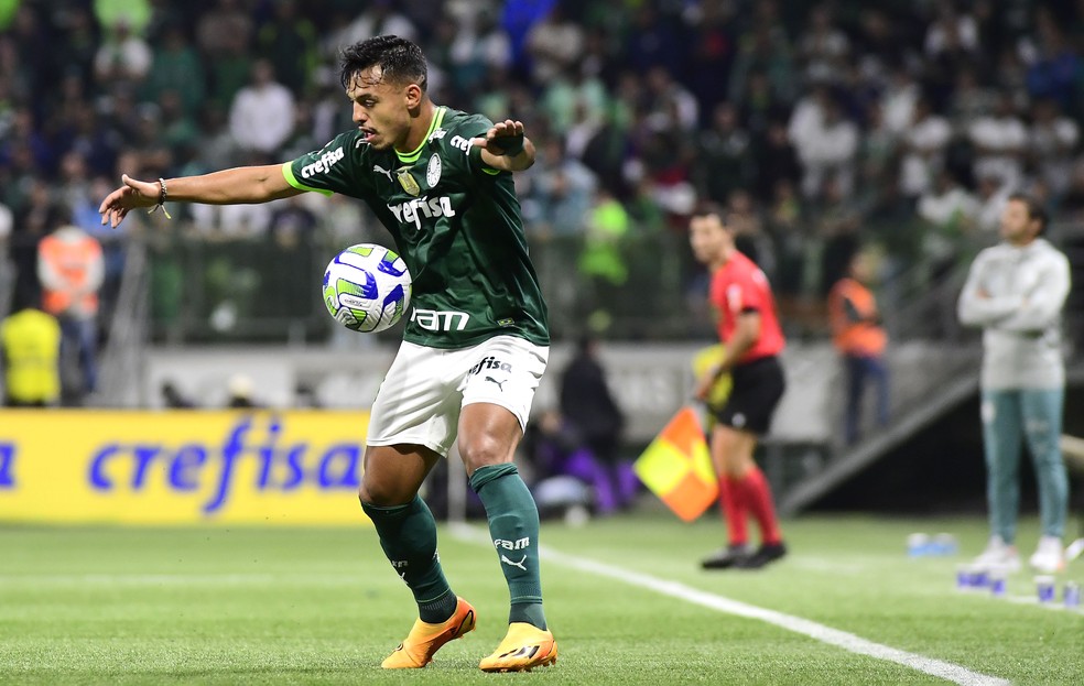 Gabriel Menino em Palmeiras x Cruzeiro pelo Brasileirão — Foto: Marcos Ribolli