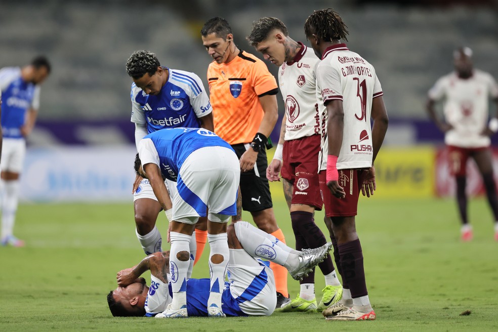 Matheus Henrique, do Cruzeiro, envia mensagem após cirurgia no joelho