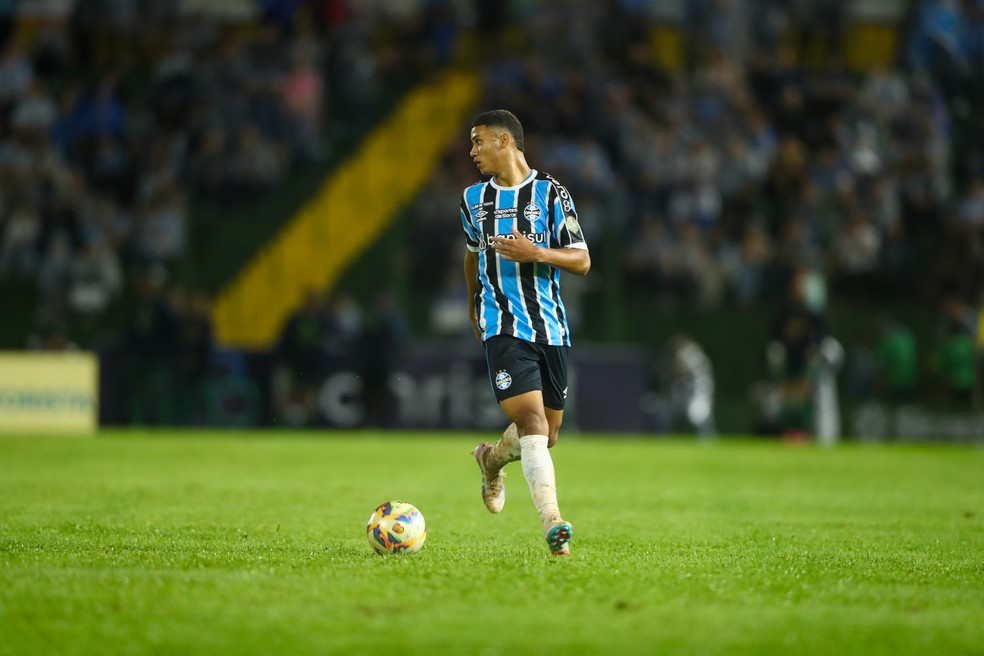 Gustavo Nunes em ação pelo Grêmio — Foto: Guilherme Testa/Grêmio FBPA