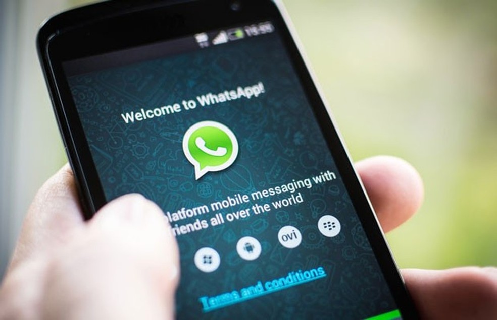 App espião brasileiro se passa por WhatsApp e vê tudo que você faz