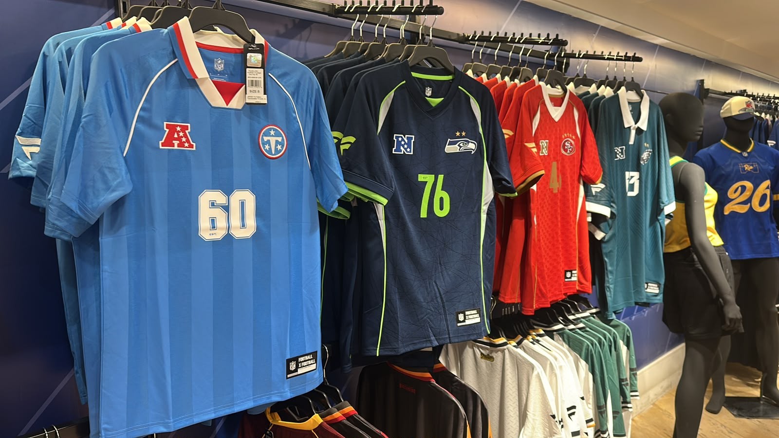 NFL inaugura loja no Rio com camisas de times cariocas; veja modelos e preços