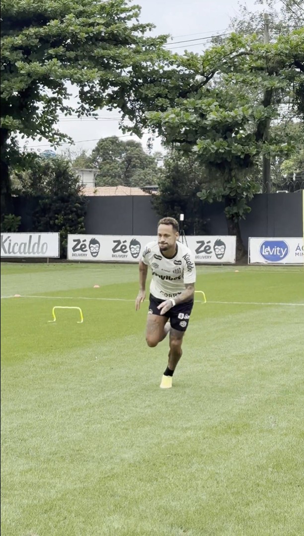 Treino do Santos: Neymar faz trabalho de transição no gramado