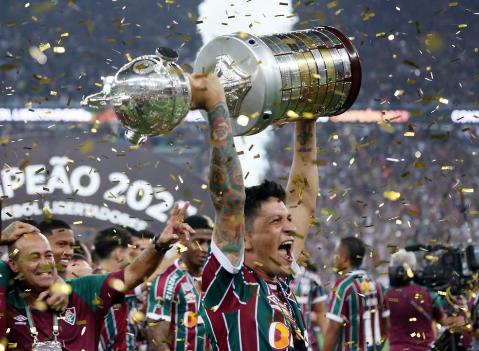 Cano levanta taça da Libertadores, conquistada pelo Fluminense — Foto: Reuters