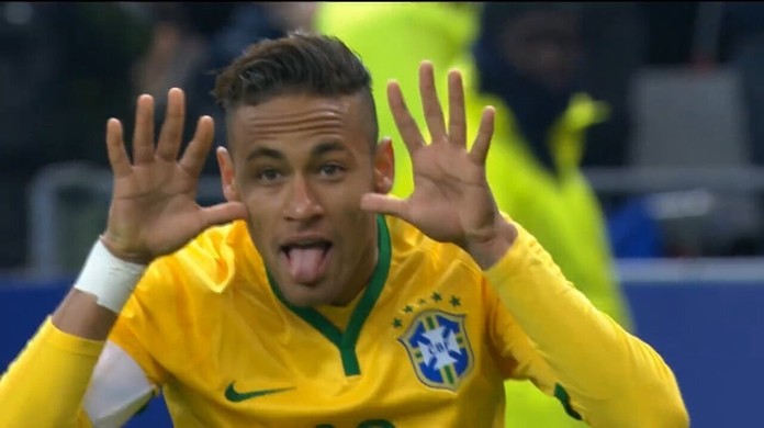 Antes de clássico, Neymar descontrai, faz careta e tira onda com 'parça