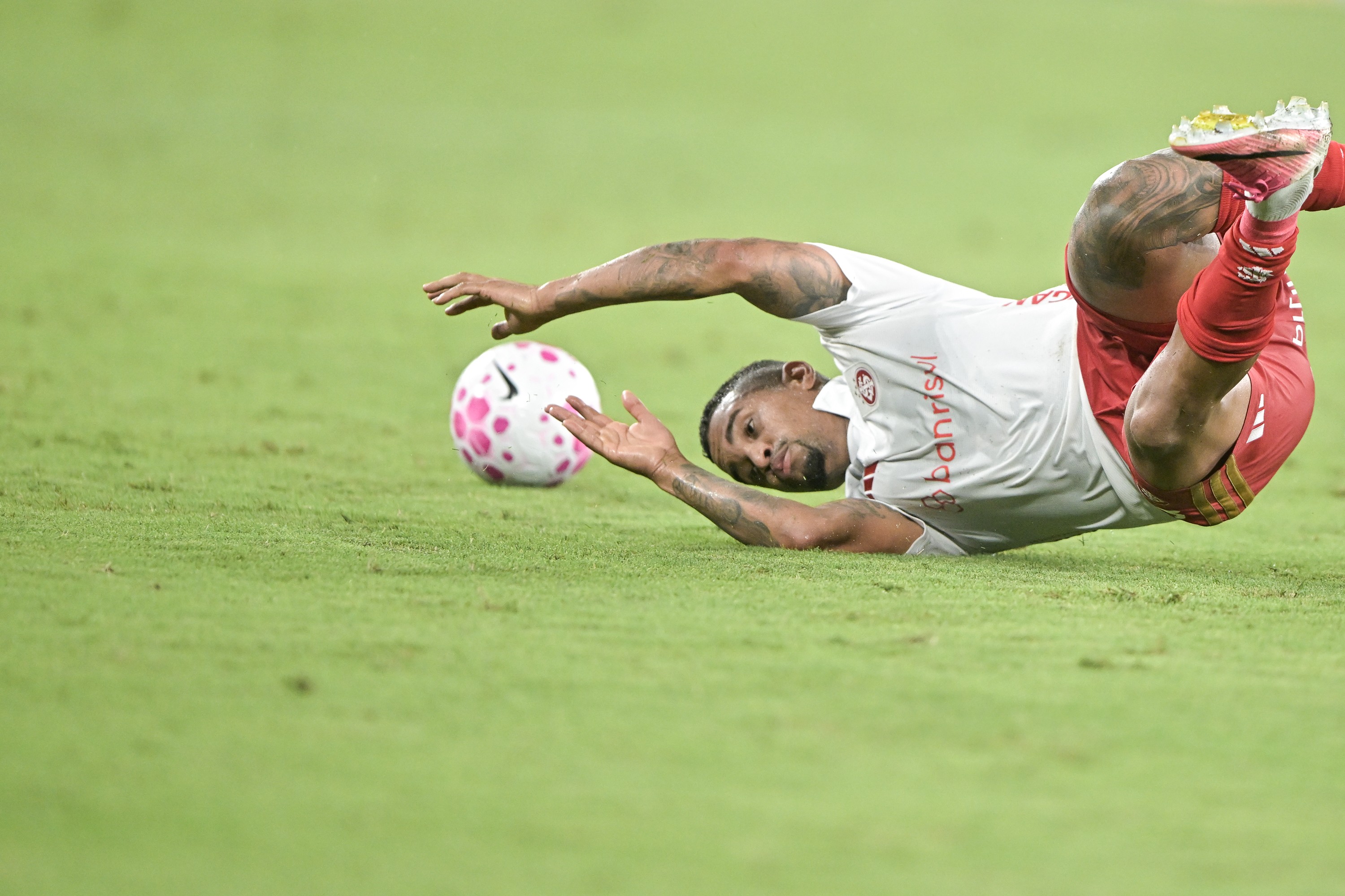 Inter cobra arbitragem, mas revê pesadelo de 2023 em castigo que amplia risco de Z-4 — Análise