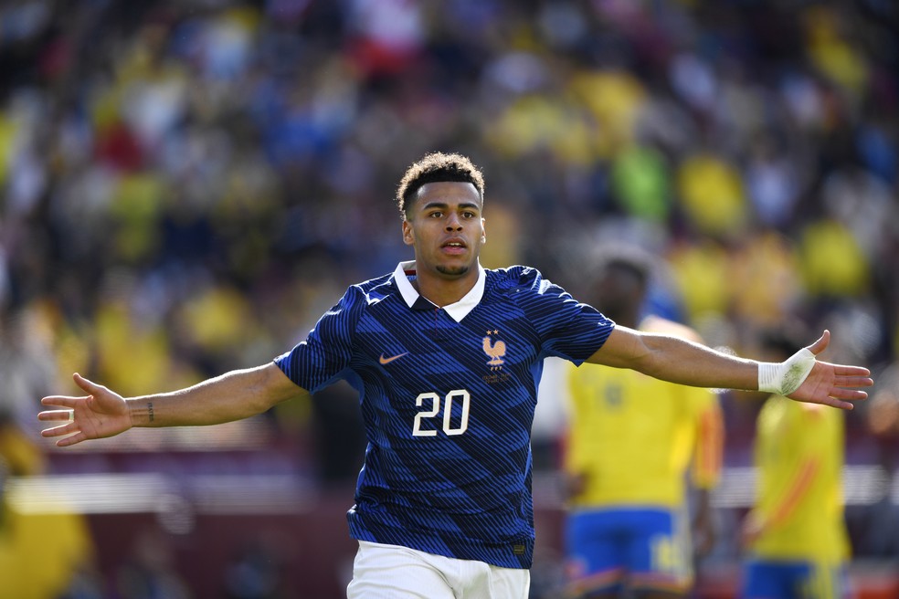 Désiré Doué em jogo pela França