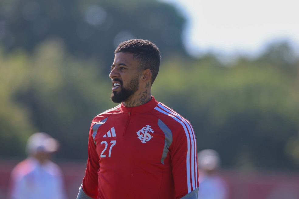 Paulinho entre os reforços do Inter