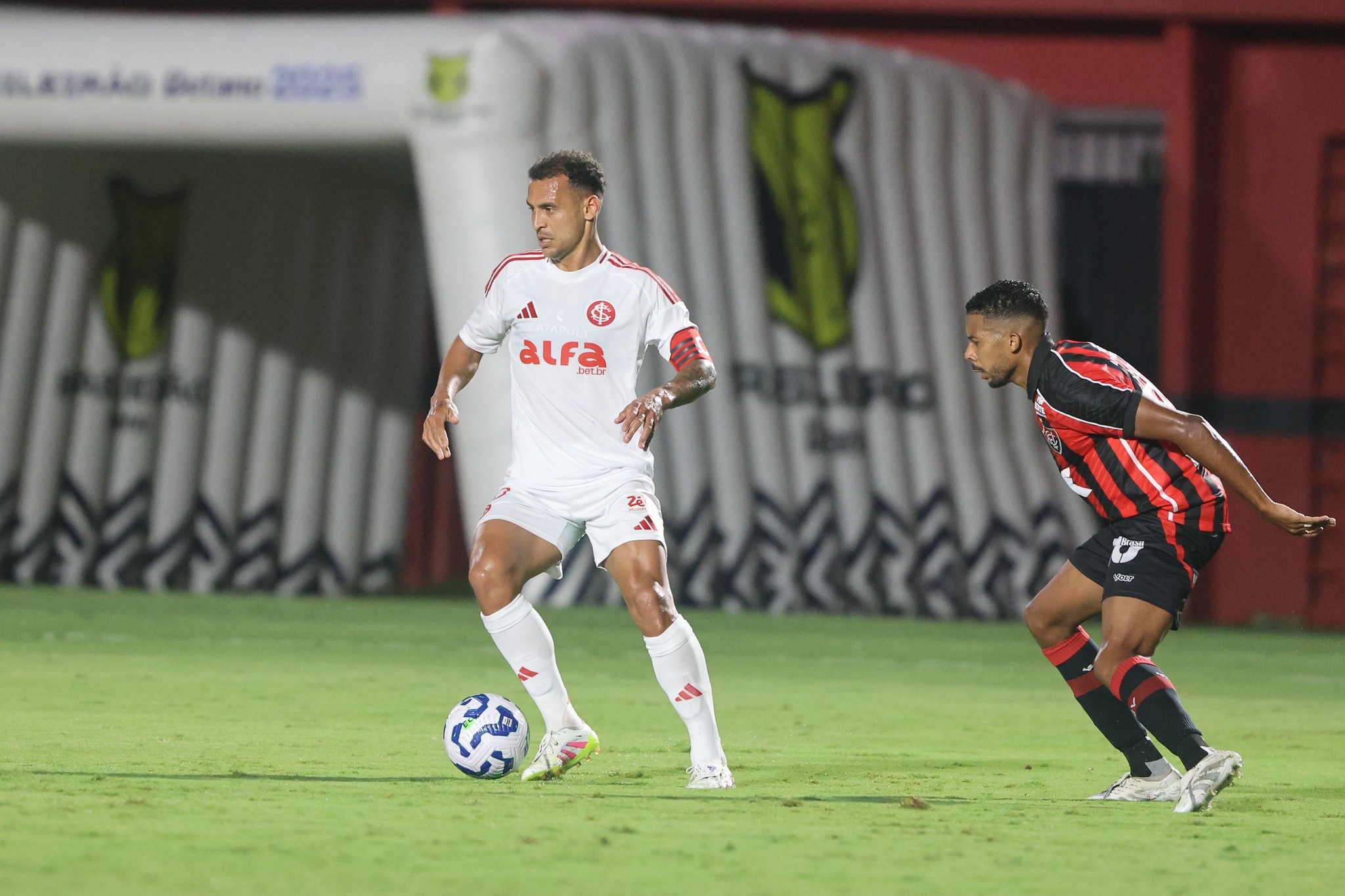 Reta final do Brasileirão: Grêmio e Inter encerram a noite sem gols.