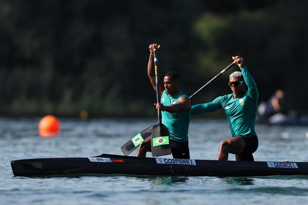 Isaquias Queiroz e Jacky Godmann na semifinal do C2 500m — Foto: Miriam Jeske/COB