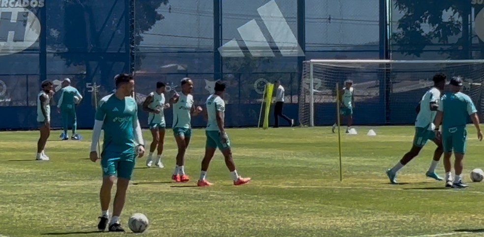 Matheus Pereira durante treino no Cruzeiro — Foto: Guilherme Macedo/ge