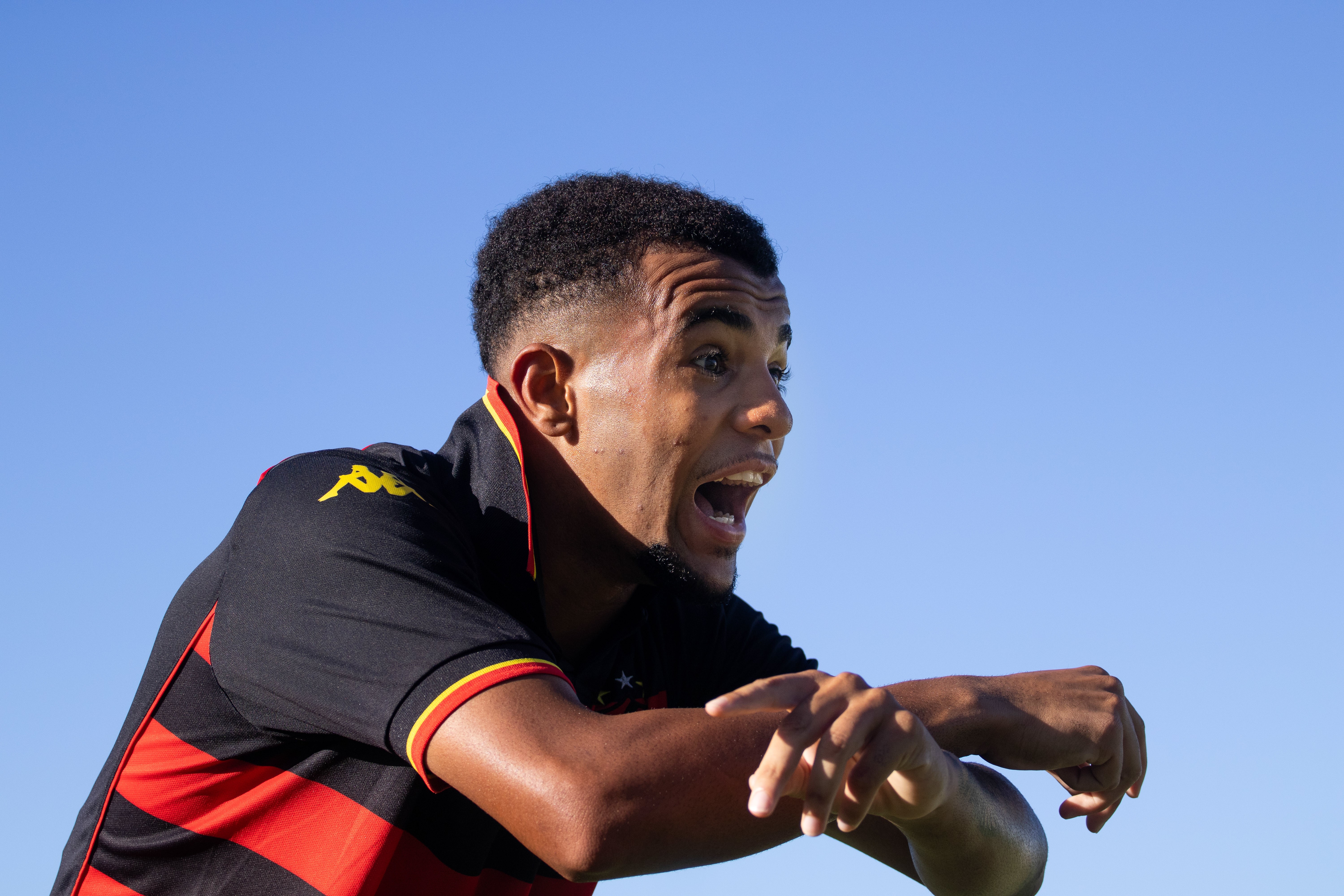 Fluminense oferece empréstimo por atacante Arthur Maron do Sport com opção de compra