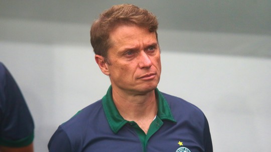 Seabra explica versatilidade tática do Coritiba contra o Cruzeiro e cita relevância do "processo contínuo"